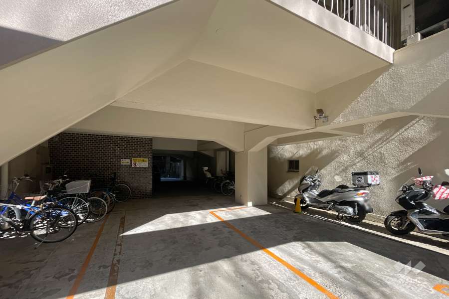 敷地内駐車場（屋外平面式）・駐輪場・バイク置場