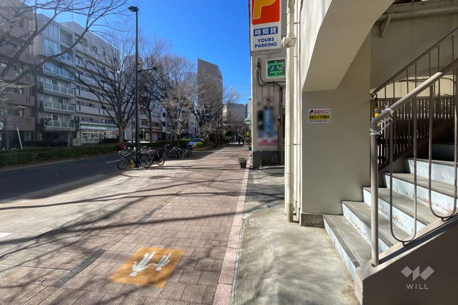 敷地南側の前面道路