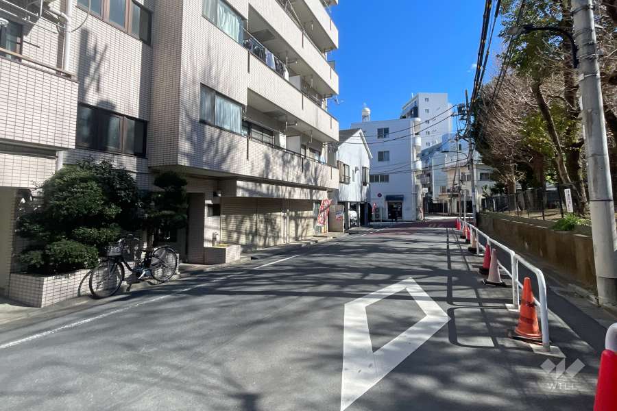 敷地南側の前面道路