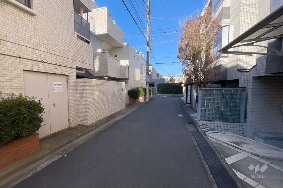 敷地北側の前面道路