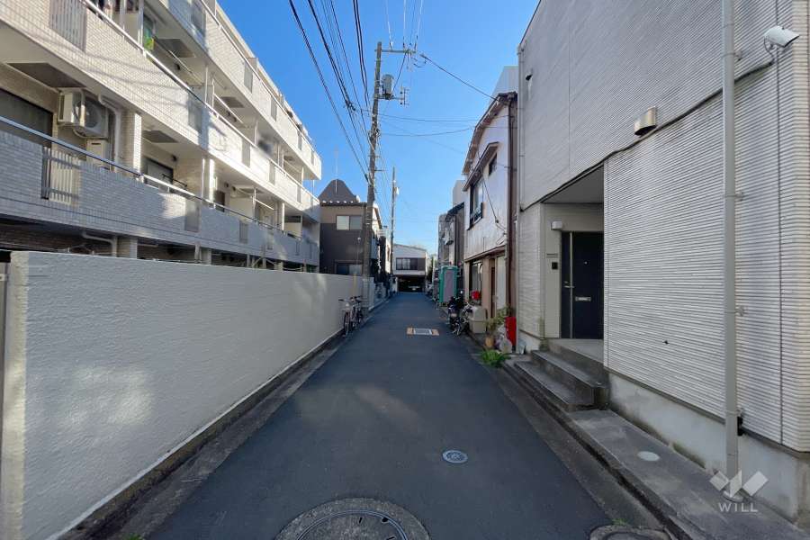 敷地南側の前面道路