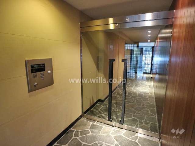 エントランスはオートロック付き