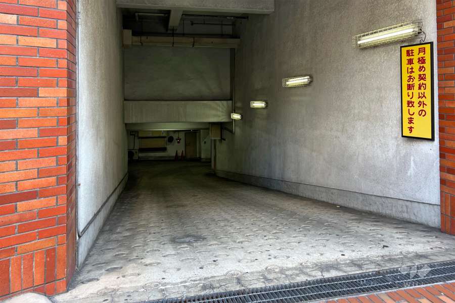 駐車場の出入口