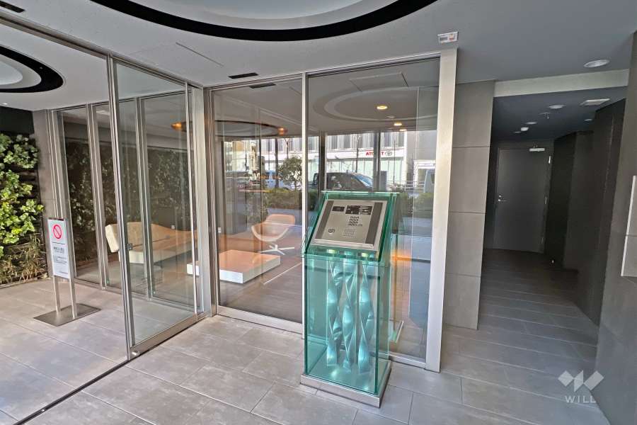 エントランスはオートロック付きです。