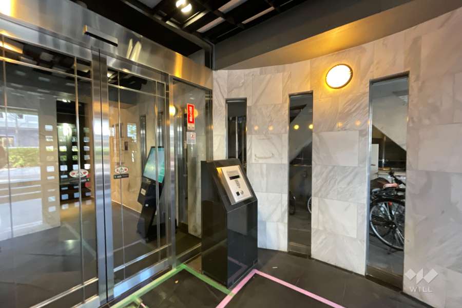 エントランスはオートロック付きです。