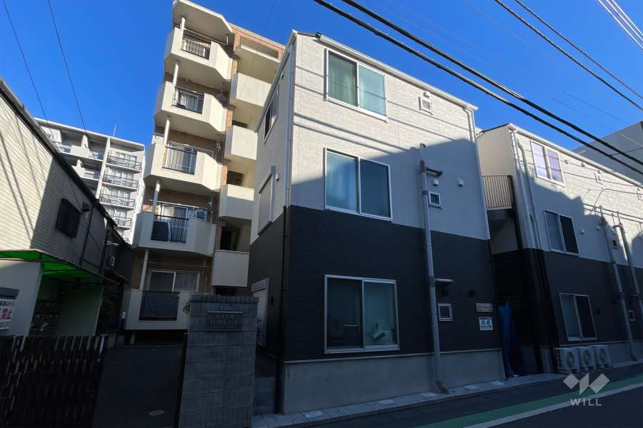 西大久保ローヤルコーポの外観（南西側から）