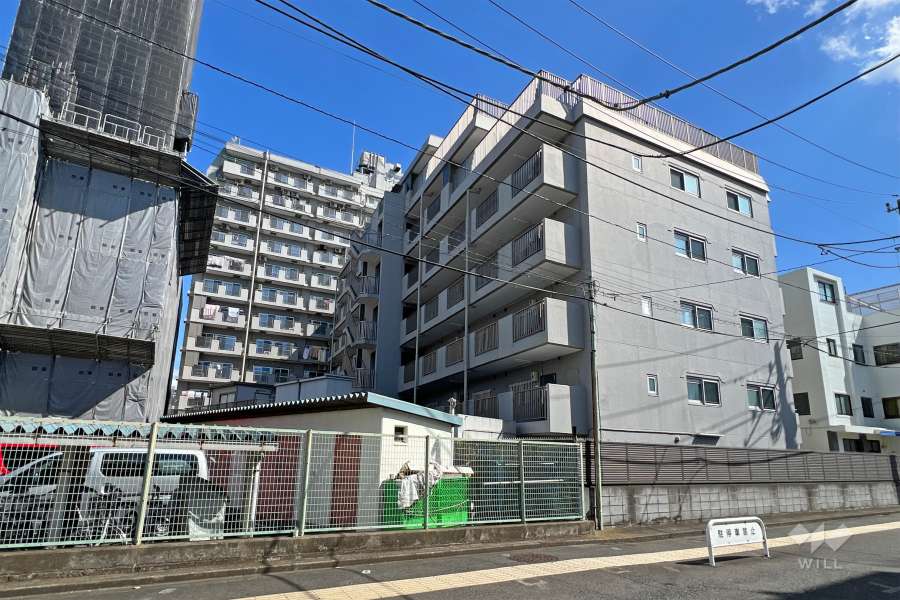 トーア早稲田マンションの外観（北西側から）