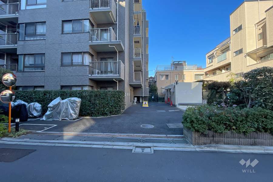 駐車場の出入り口