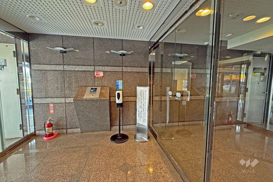 エントランスはオートロック付きです。