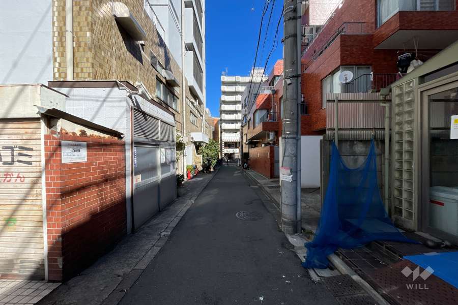 敷地西側の前面道路　