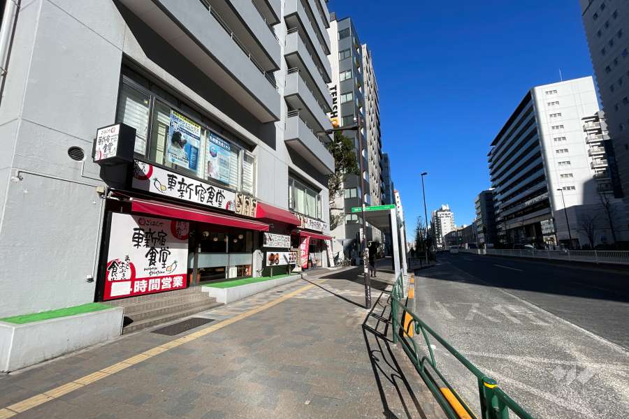 敷地東側の前面道路