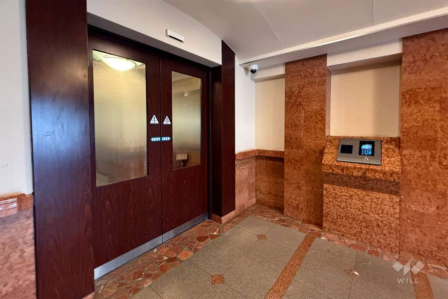 エントランスはオートロック付きです。