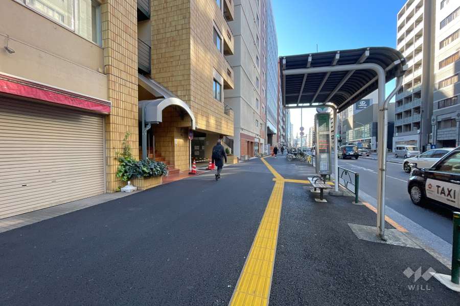 敷地西側の前面道路
