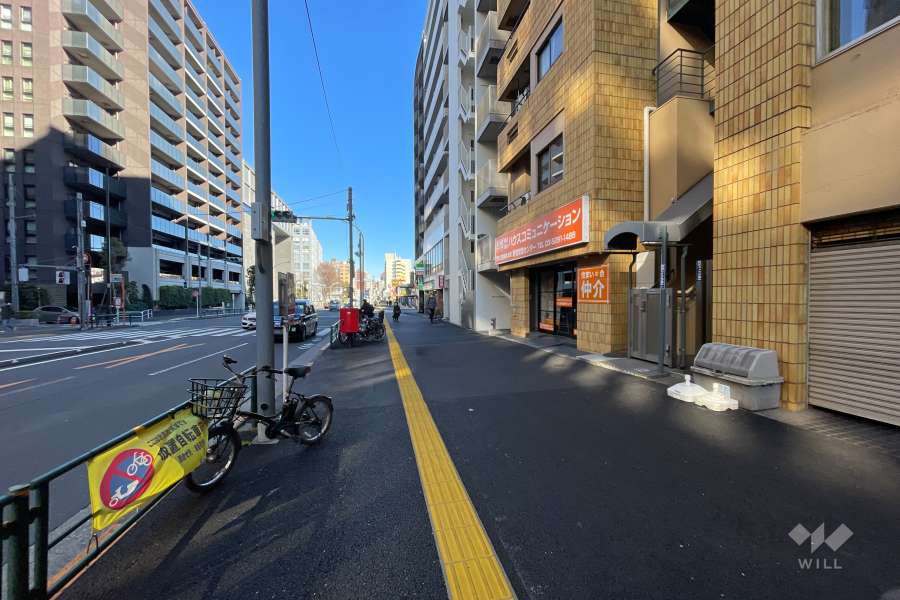 敷地西側の前面道路　