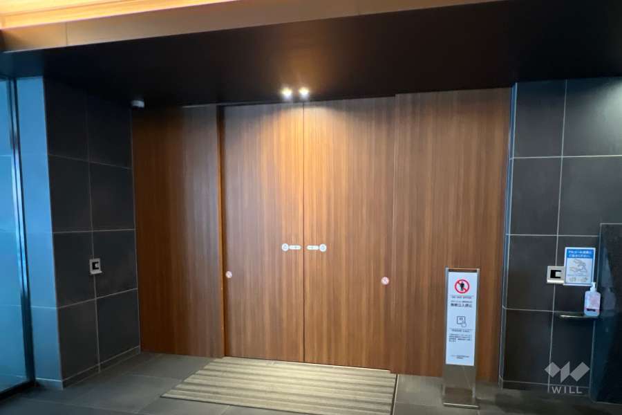 エントランスはオートロック付きです。