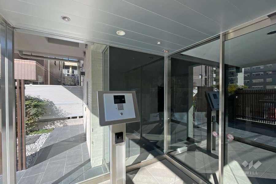 エントランスはオートロック付きです。