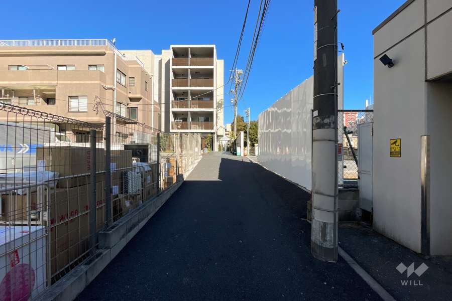 敷地の南側前面道路（南側から）