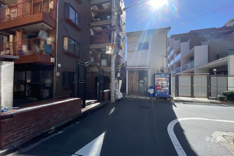 敷地北西側の前面道路