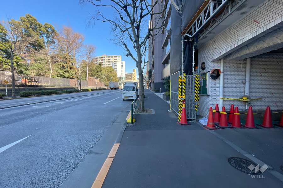 敷地北西側の前面道路