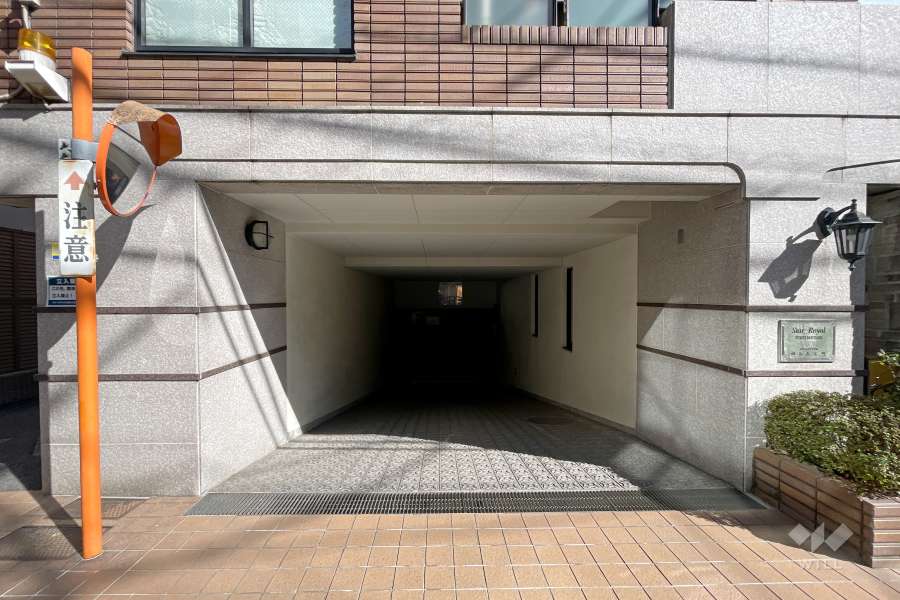 駐車場の出入り口