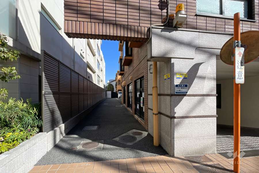 駐車場の出入り口　