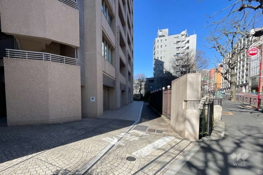 駐車場の出入り口