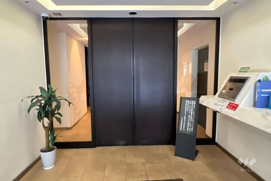 エントランスはオートロック付きです。