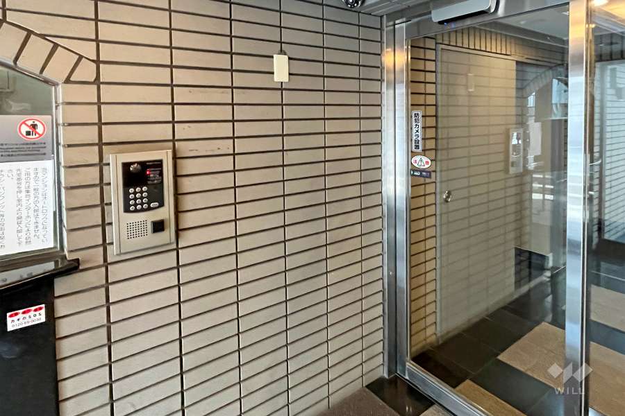 エントランスはオートロック付きです。