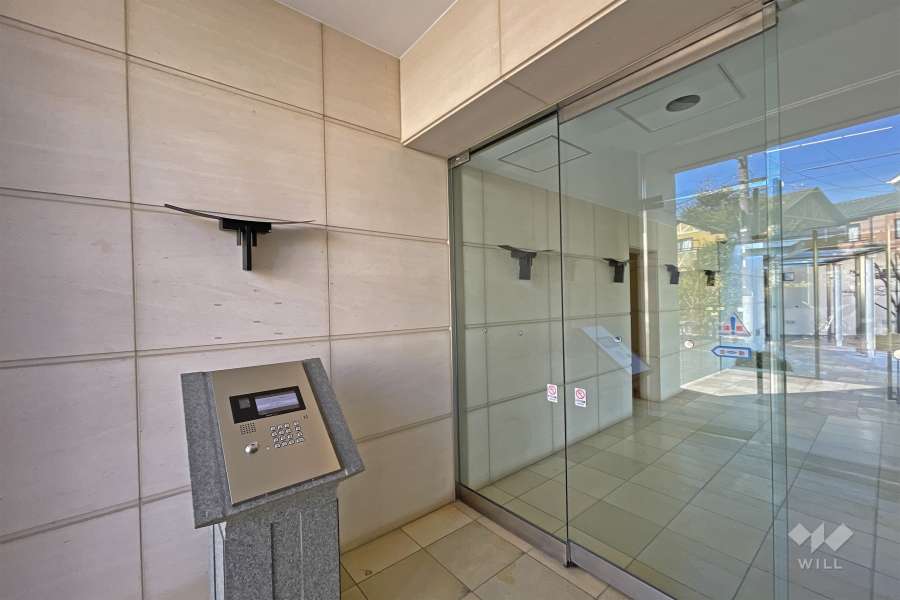 エントランスはオートロック付きです。