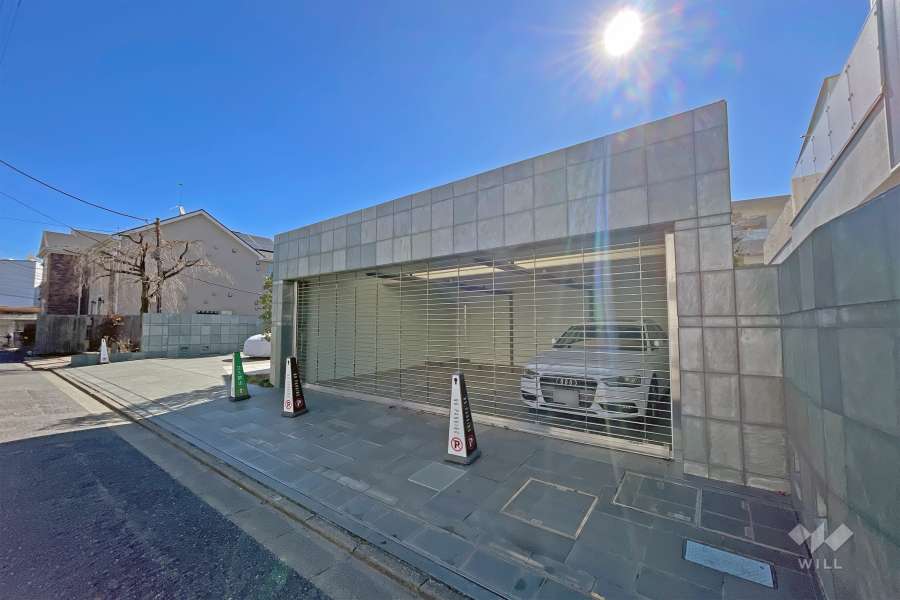 駐車場の出入り口（リングシャッター付き）