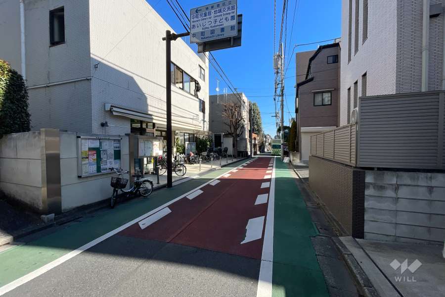 敷地南東側の前面道路