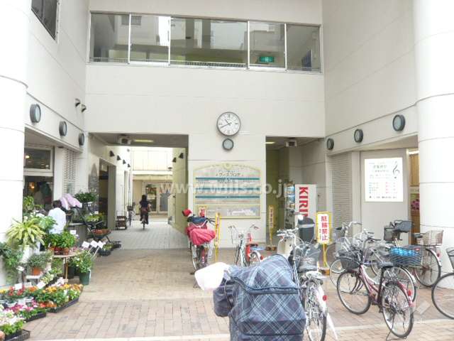 1階店舗のエントランス