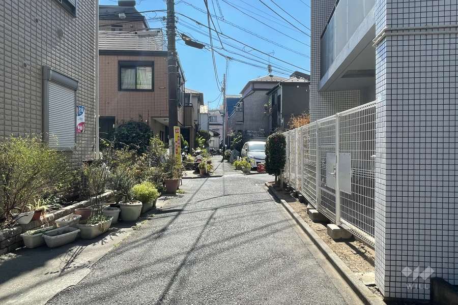 敷地東側の前面道路
