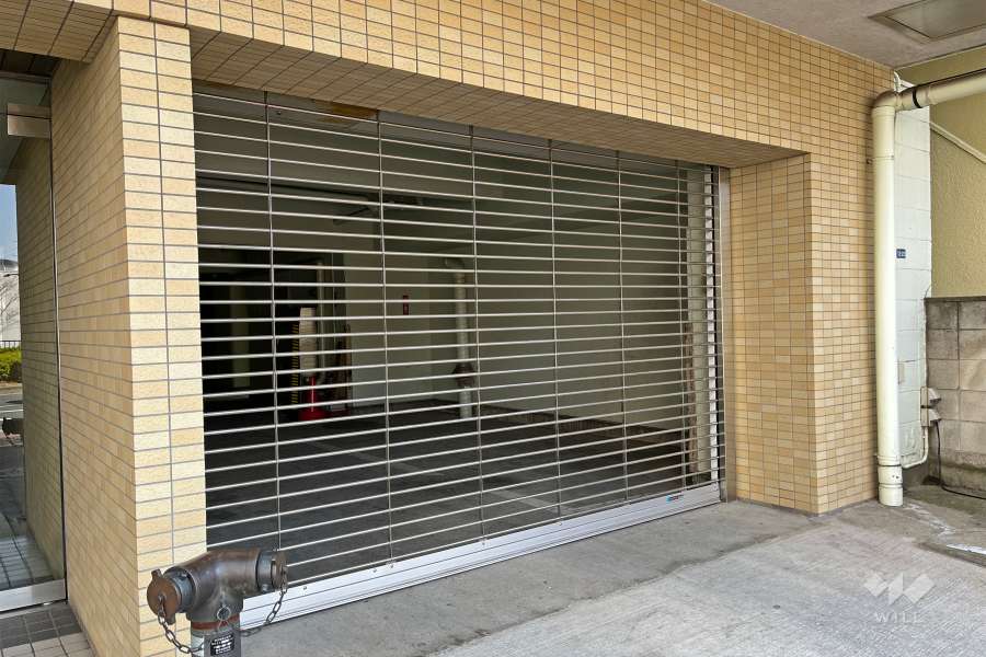 駐車場の出入り口(リンクシャッター付)