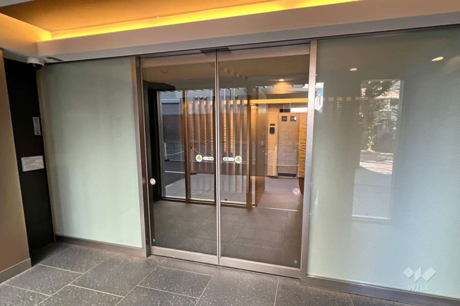 エントランスはオートロック付きです。