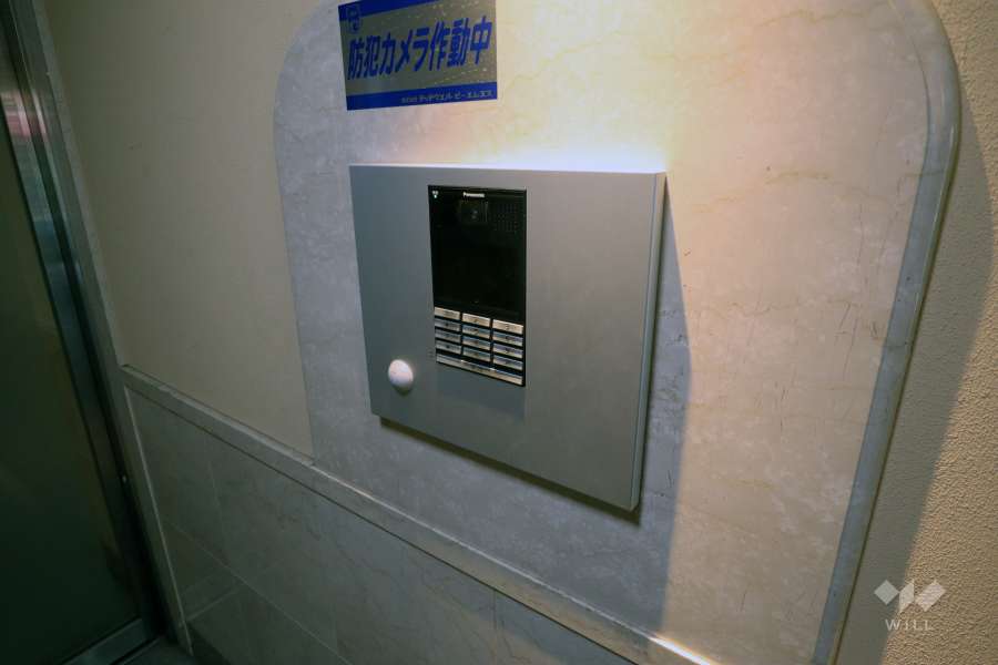 エントランスはオートロック付きです。