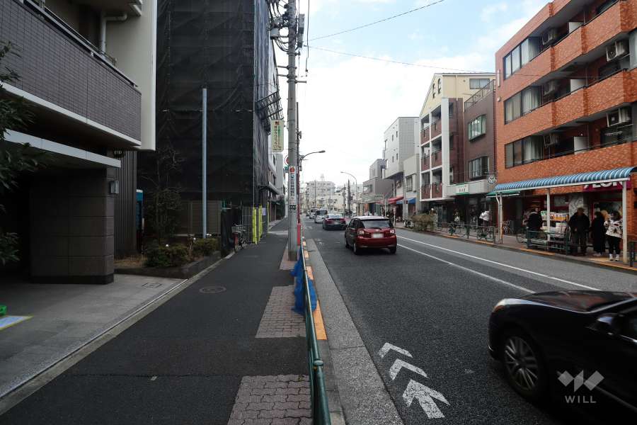 敷地の北側の前面道路（東側から）