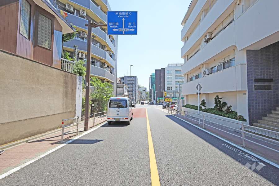 敷地東側の前面道路