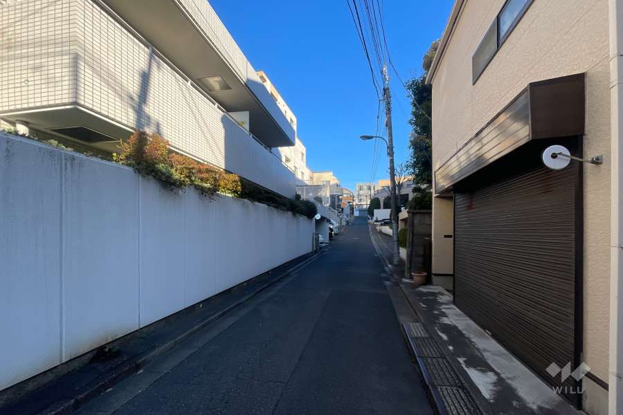 敷地東側の前面道路