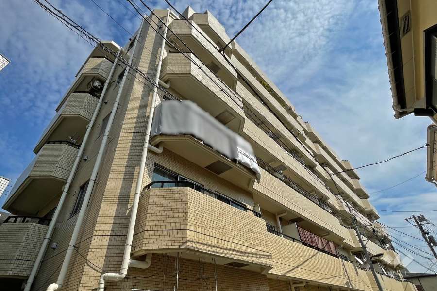 ライオンズマンション中落合の外観（南西側から）