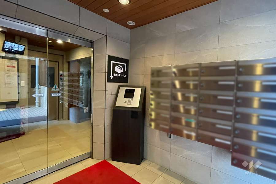 エントランスはオートロック付きです。