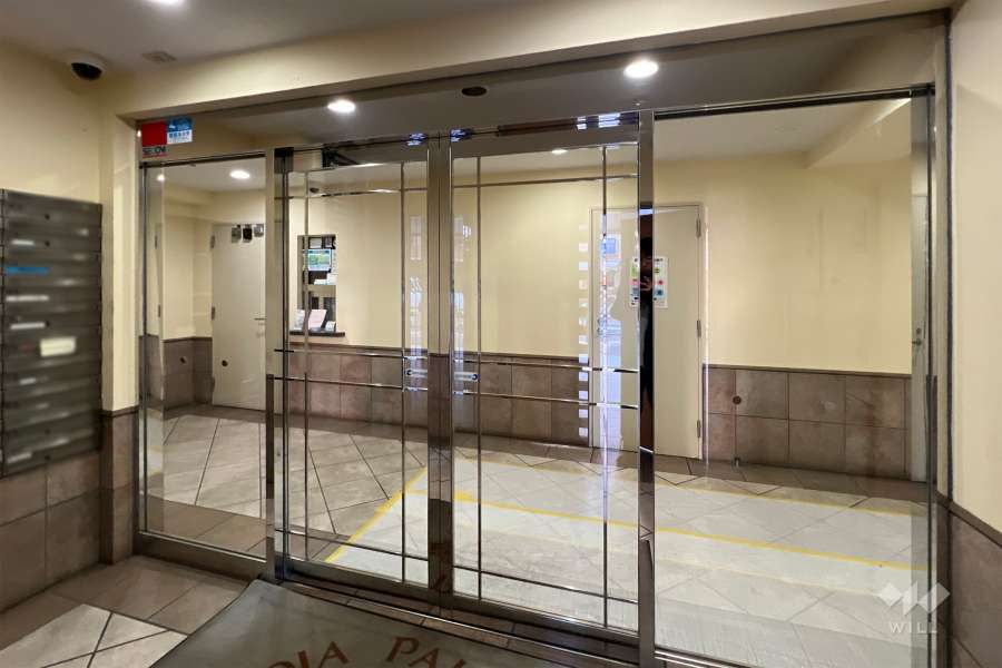 エントランスはオートロック付きです。