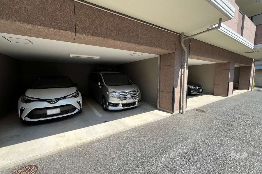 敷地内駐車場（屋内平面式）