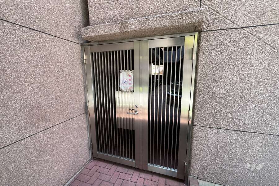 屋内駐輪場の出入り口