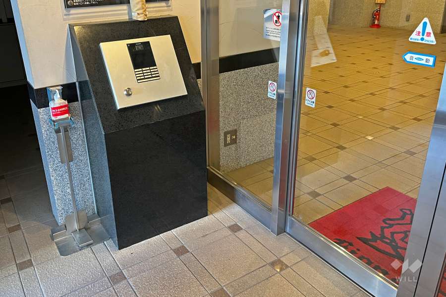 エントランスはオートロック付きです。