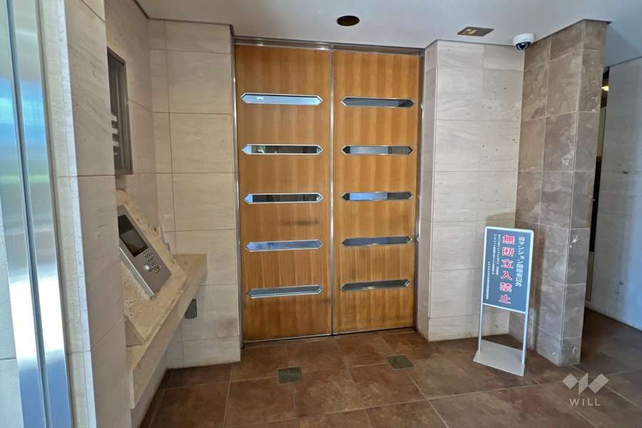 エントランスはオートロック付きです。