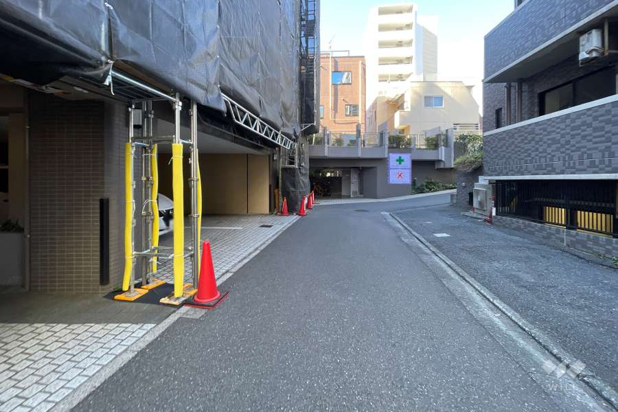 敷地北東側の前面道路