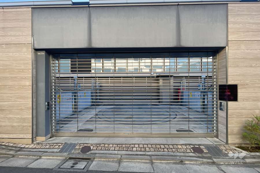 駐車場の出入り口（リングシャッター付き）