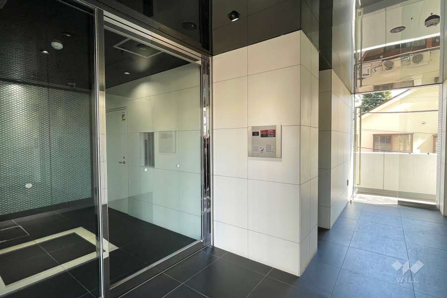 エントランスはオートロック付きです。