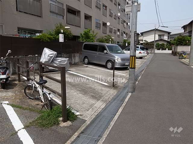 敷地南側にある敷地内駐車場（平面式）